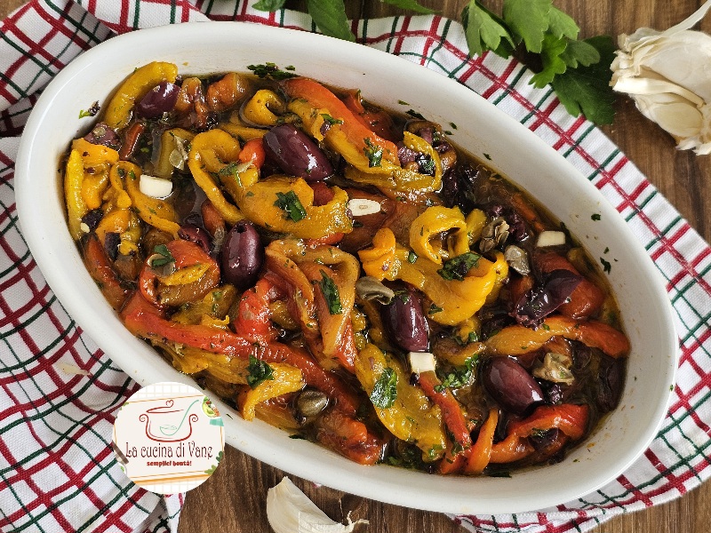 GEROOSTERDE PAPRIKA’S MET OLIJVEN EN KAPPERTJES