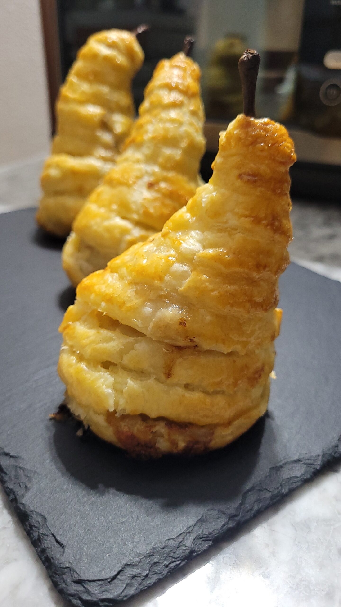 Peren in Bladerdeeg gevuld met Gorgonzola en Walnoten