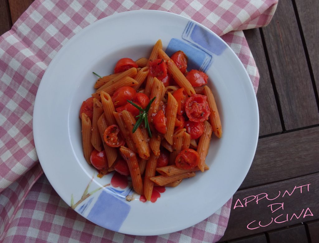 linzenpasta met twee soorten tomaten