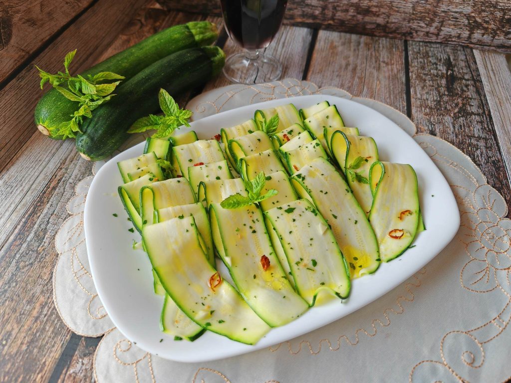 Rauwe Gemarineerde Courgettes