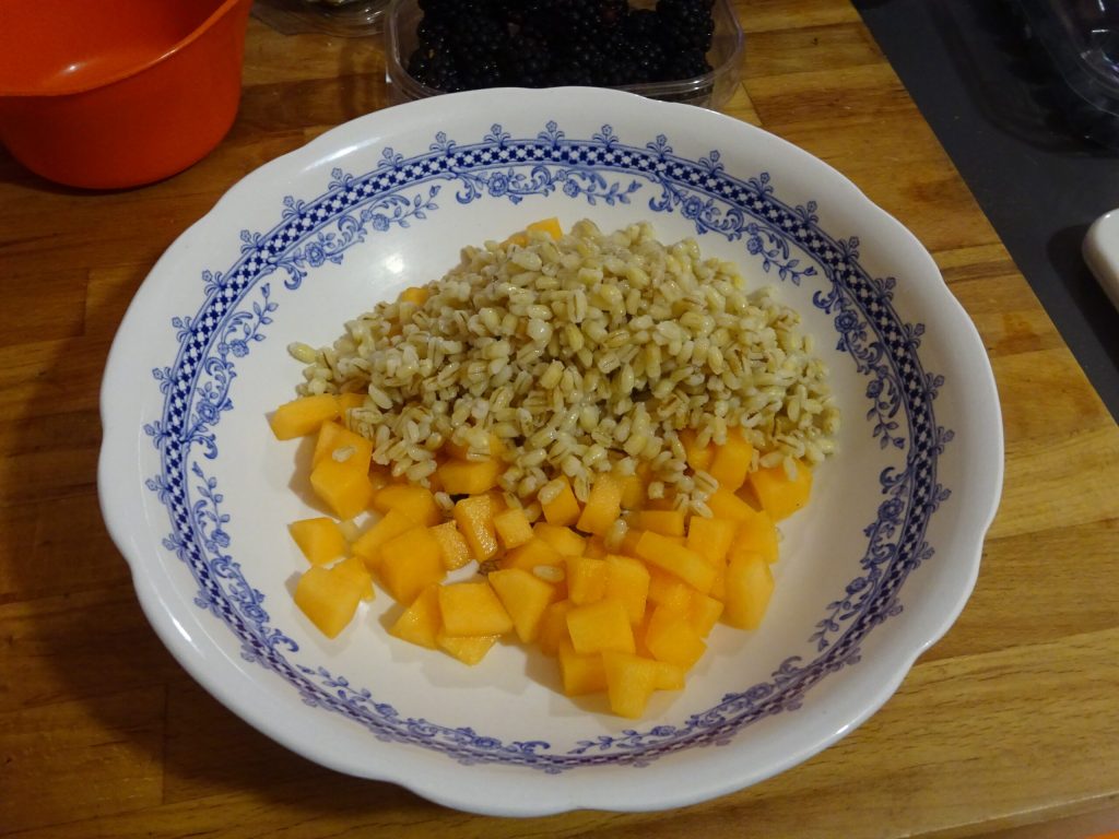 Gerstesalade met bramen en meloen