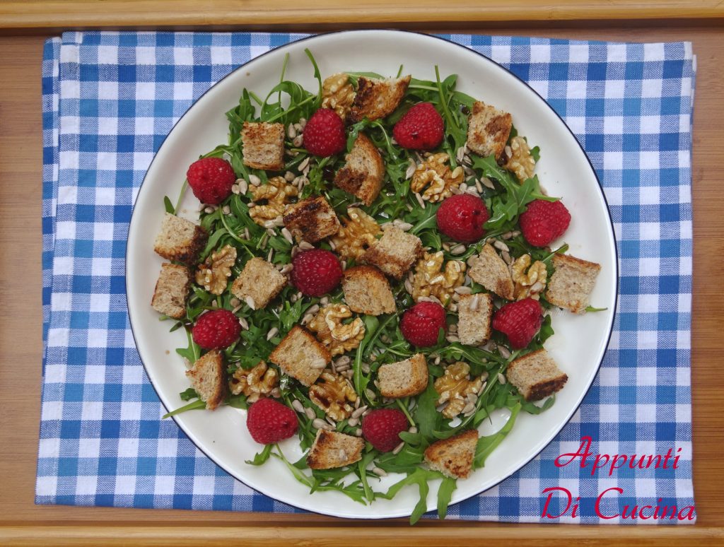 Salade met noten en frambozen