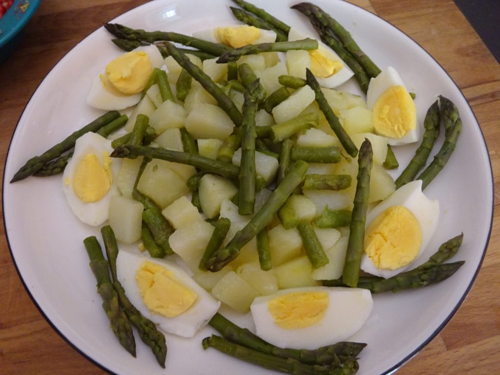 Salade met eieren en asperges