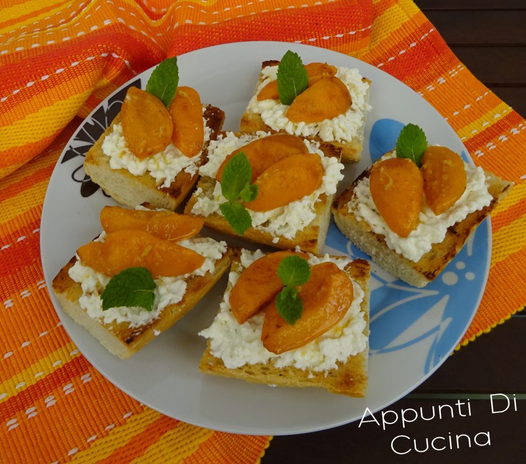crostini stracchino en abrikozen