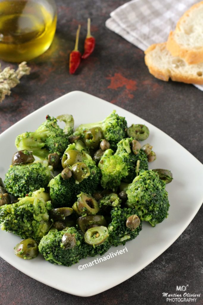 Broccoletti met olijven en kappertjes