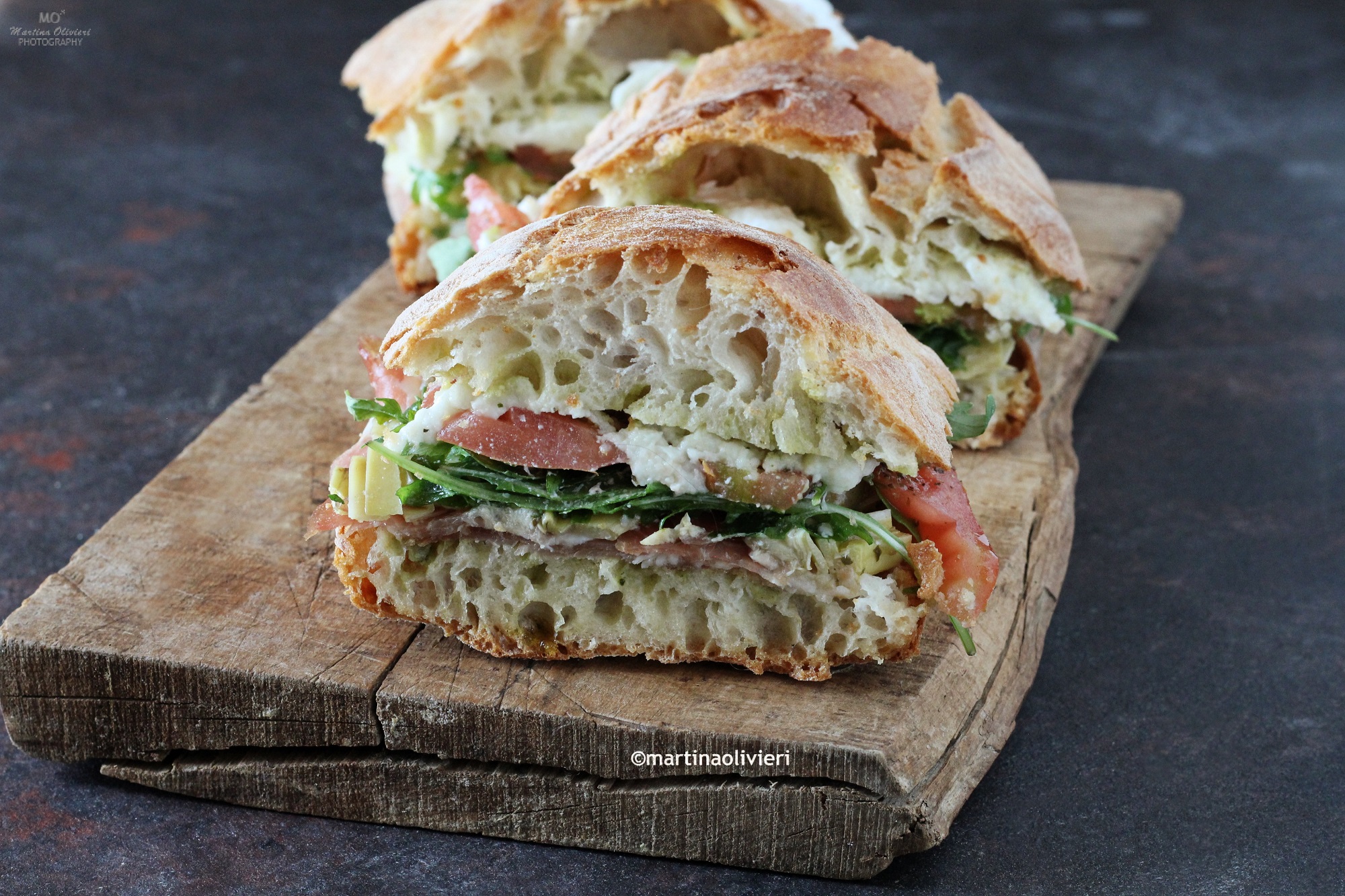 Broodje met citroenpesto, ham en mozzarella