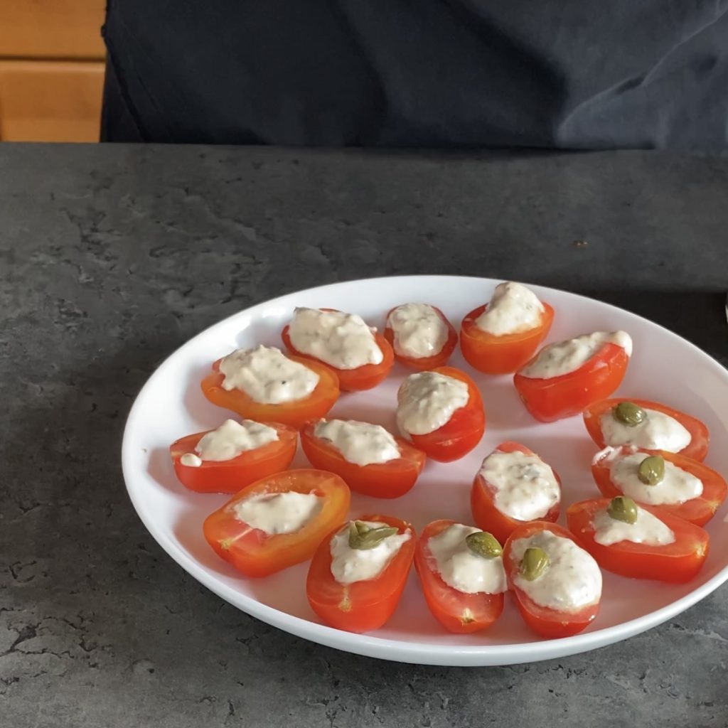 Cherrytomaten met tonijnsaus