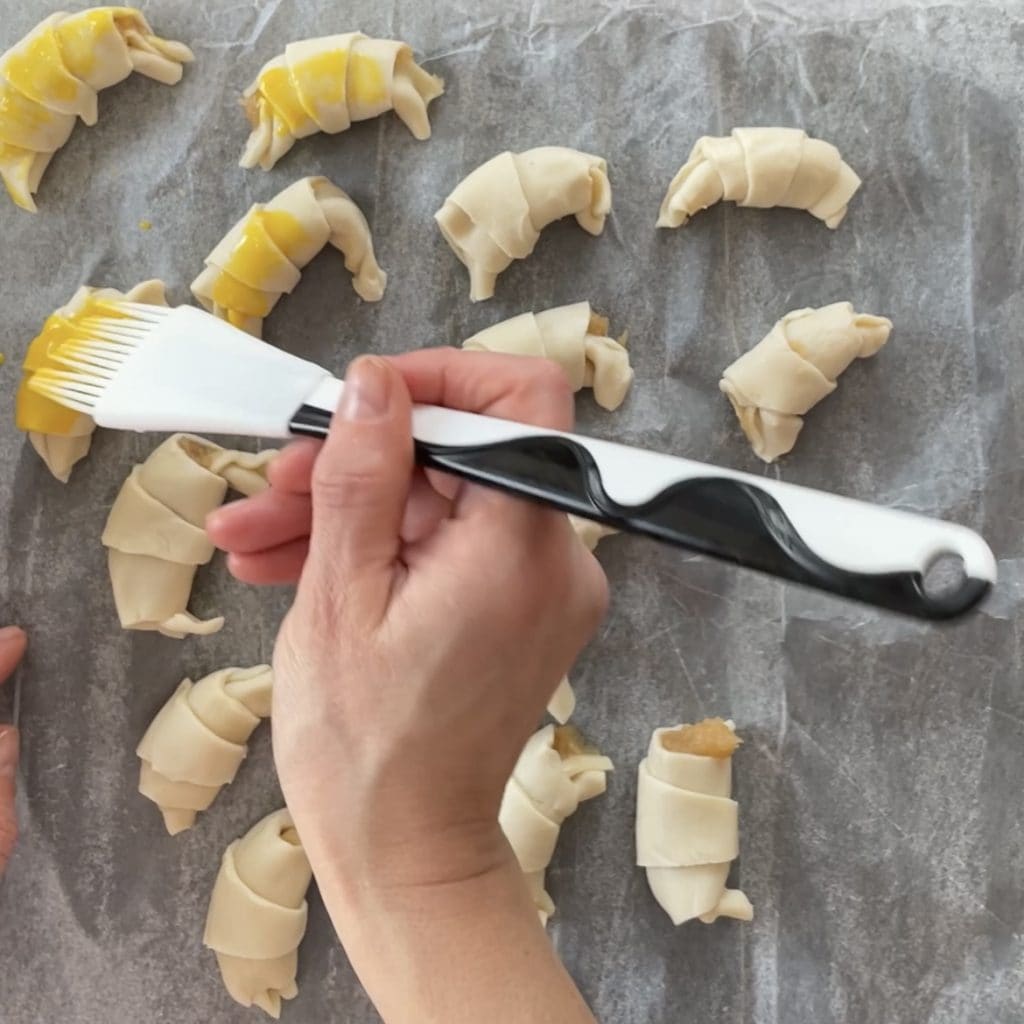 Croissants met bladerdeeg en appels