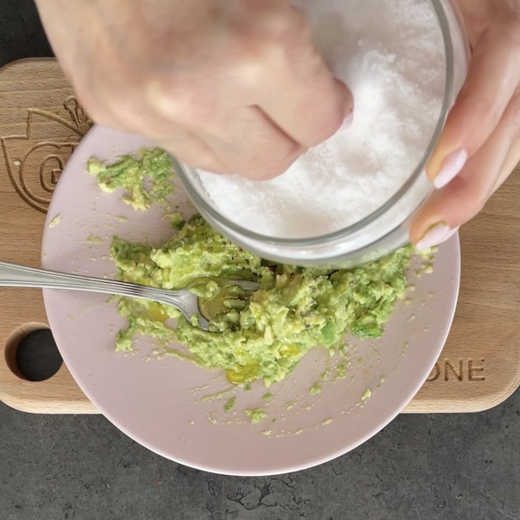 Crostini met zalm en avocado