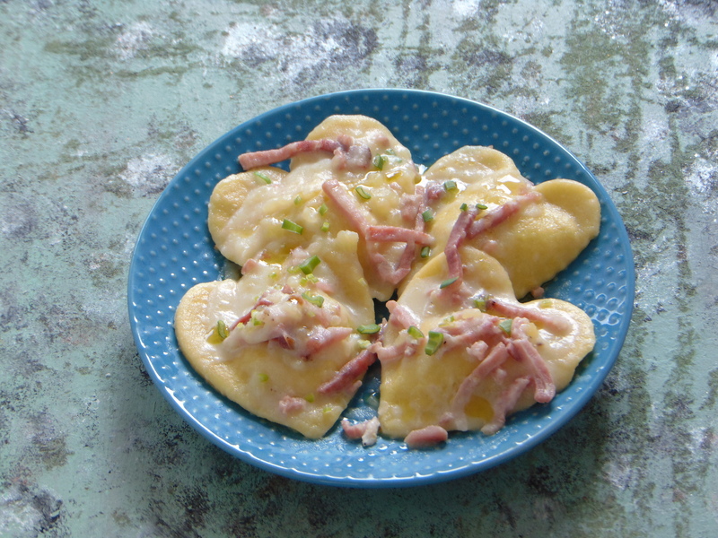 EENVOUDIGE GEVULDE HARTVORMIGE PASTA VOOR VALENTIJNSDAG