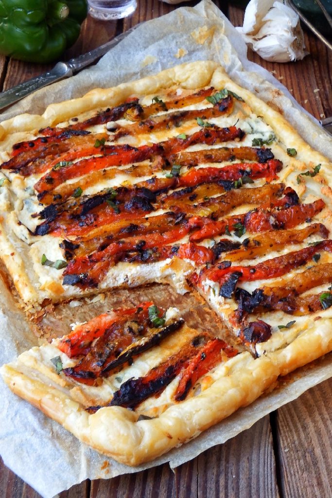 Bladerdeegtaart met paprika en ricotta