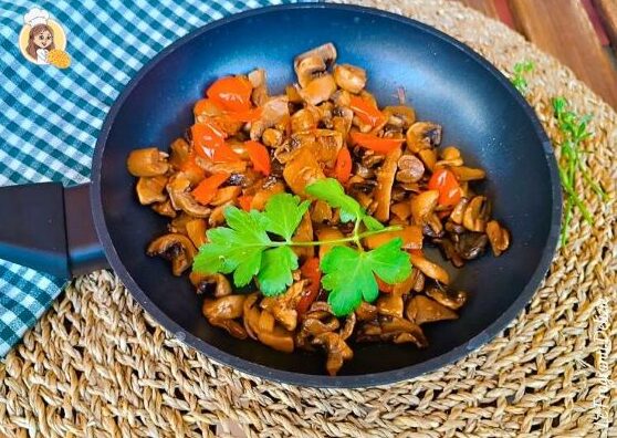 Gebakken champignons in de pan
