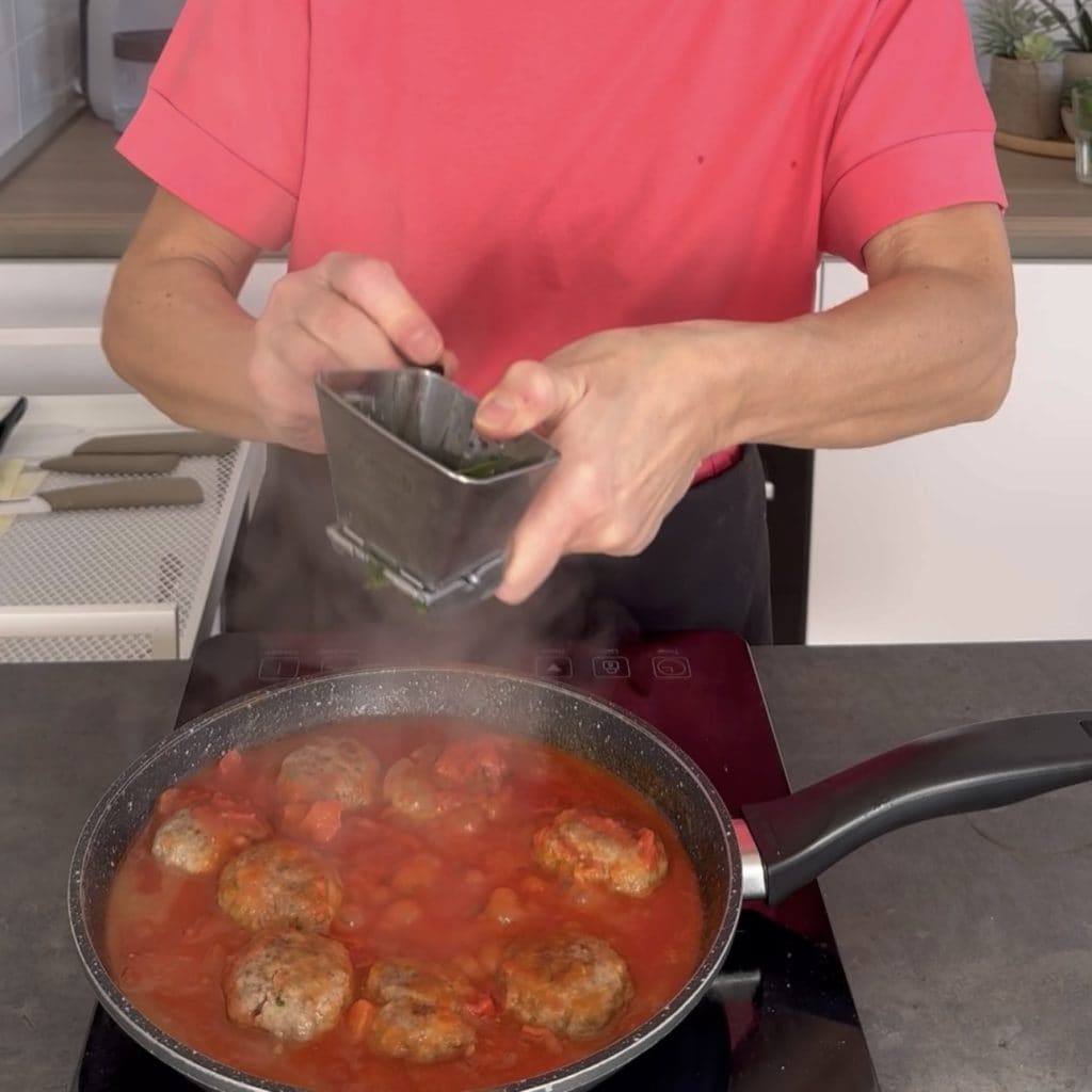 gehaktballen in tomatensaus