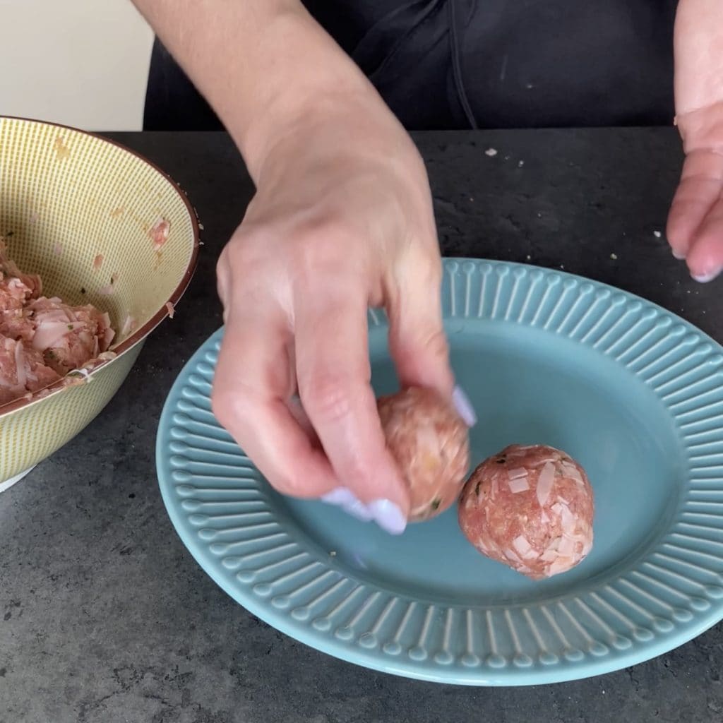 Gehaktballen met mortadella in saus