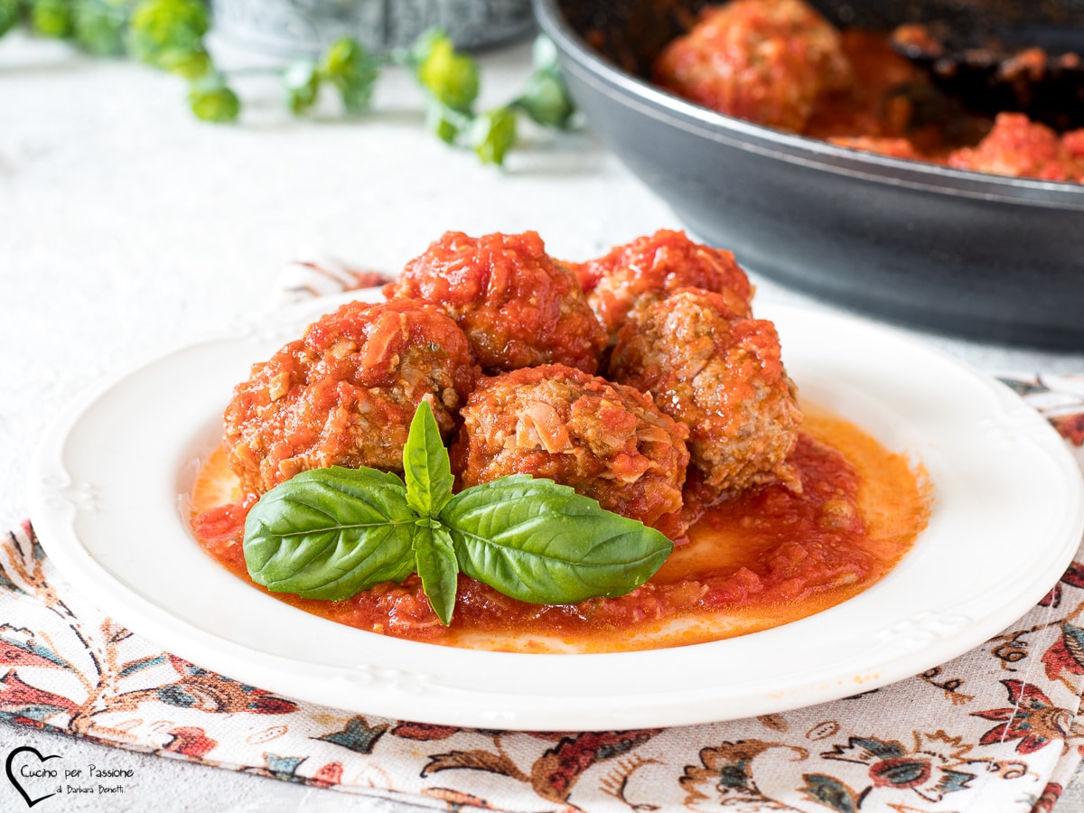 GEHAKTBALLEN MET MORTADELLA IN SAUS