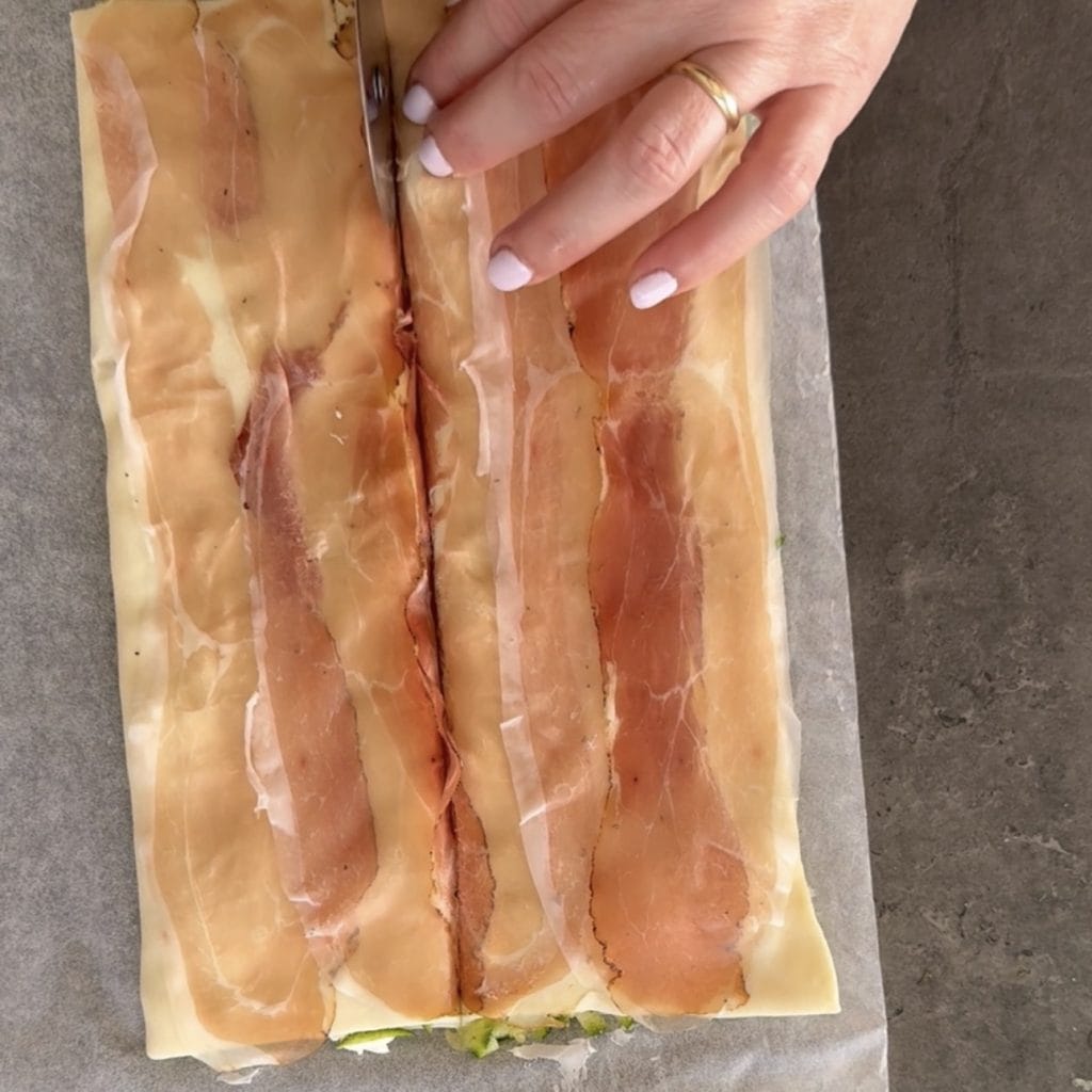 Hartige bladerdeeg twisters met speck en courgette