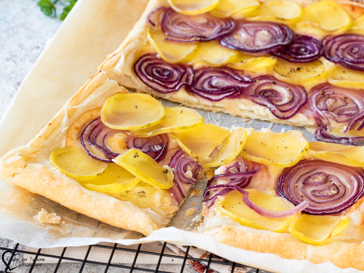 HARTIGE TAART MET AARDAPPELEN EN UI