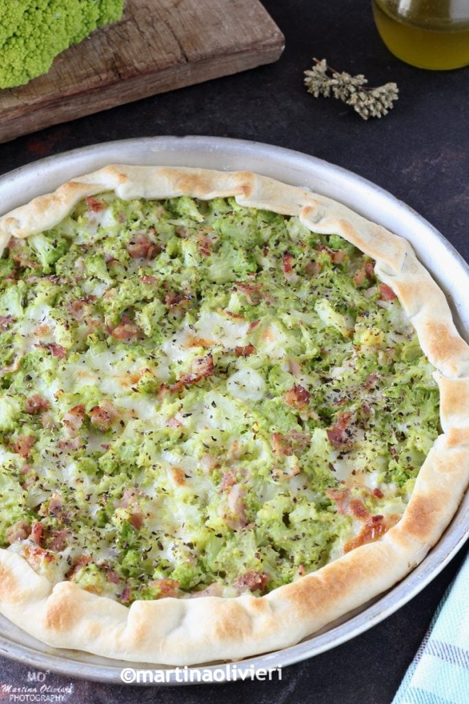 Hartige taart met broccoli en spek