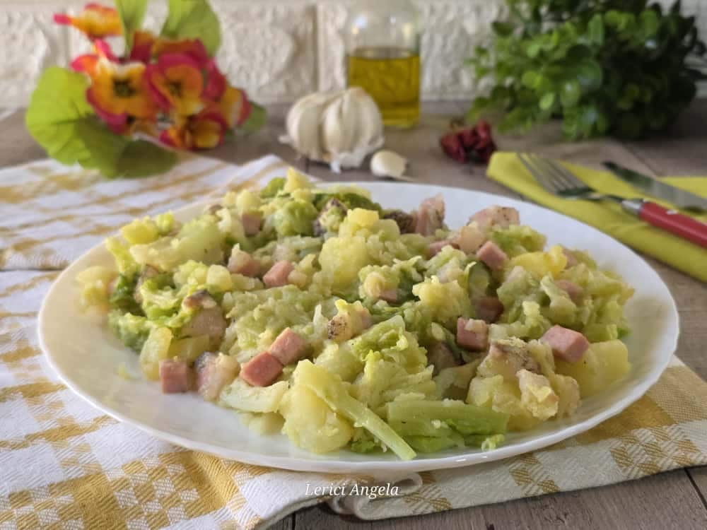 Savooiekool en Gekookte Ham Gesmoord in de Pan