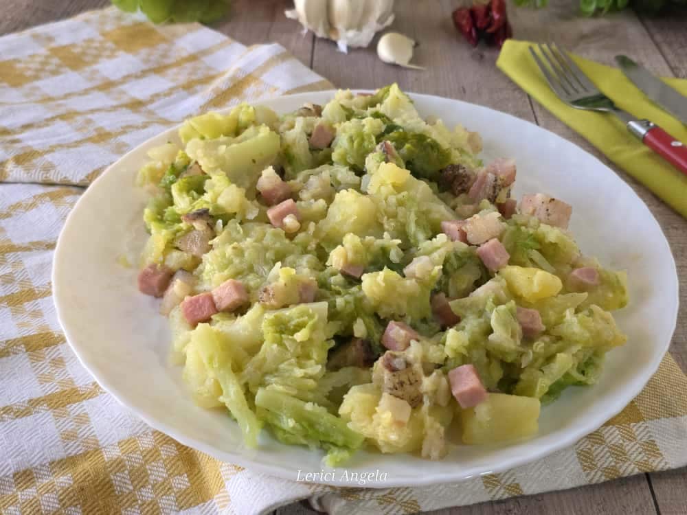 Savooiekool en Gekookte Ham Gesmoord in de Pan