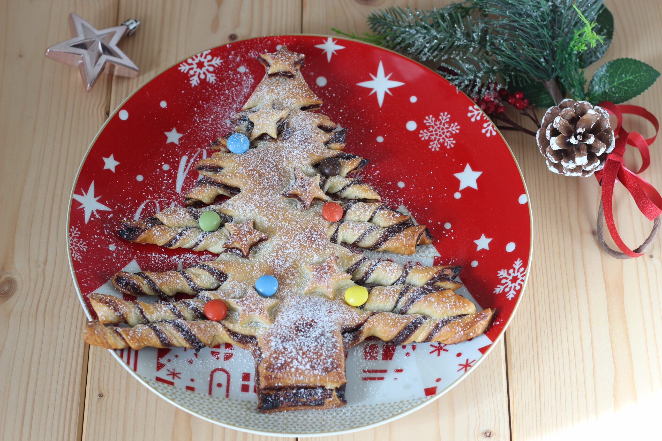 Kerstboom van bladerdeeg met Nutella