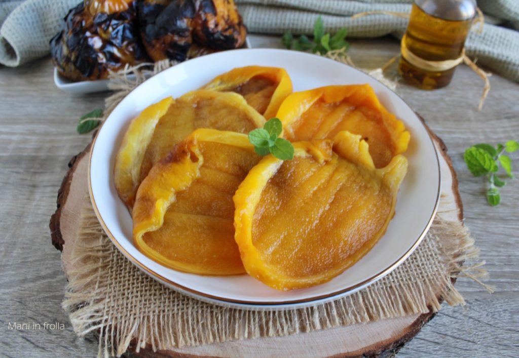 Geroosterde paprika's op de BBQ (Barbecue)