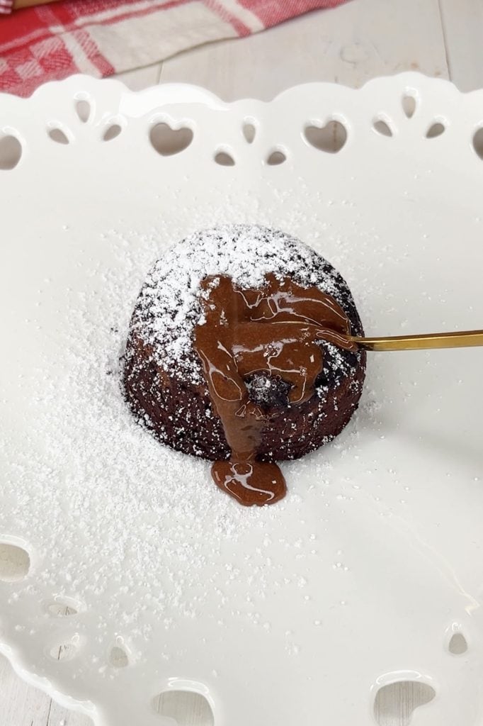 Taartje met zachte kern in een airfryer