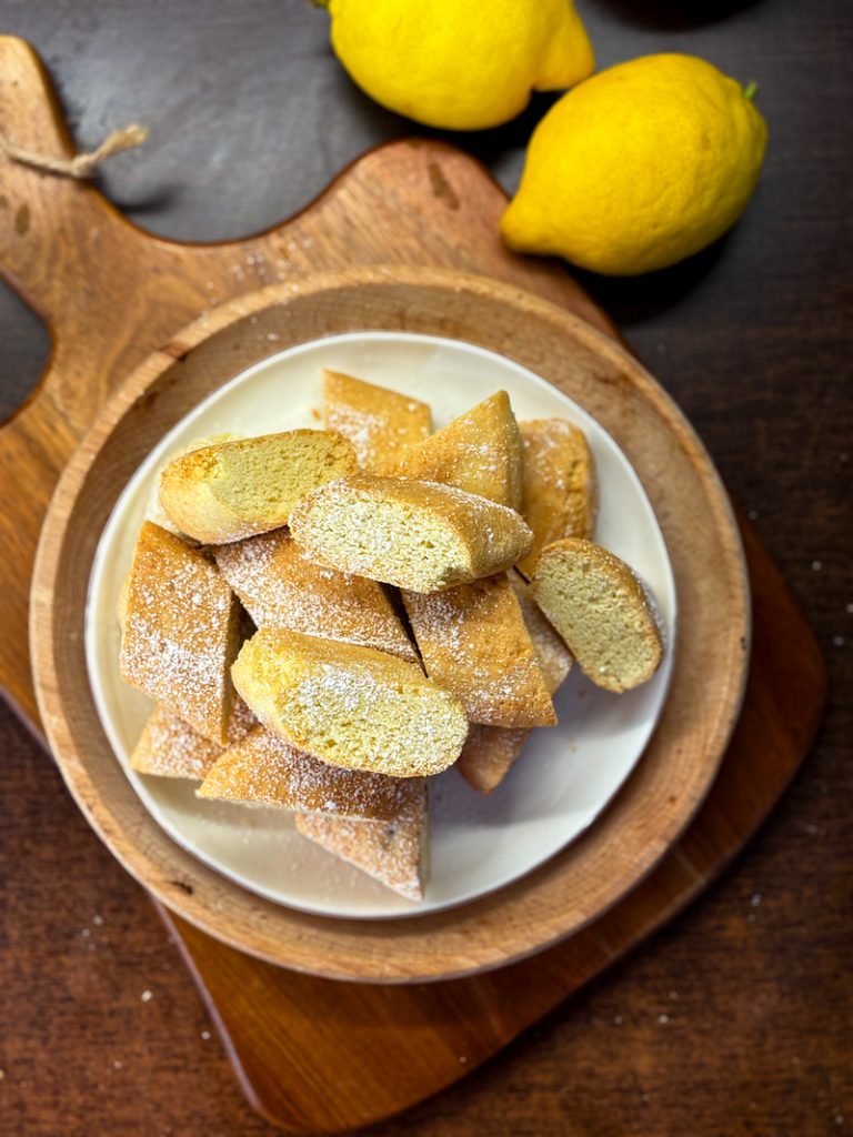 GLUTENVRIJE DOMPELBISCUITS MET CITROENGEUR