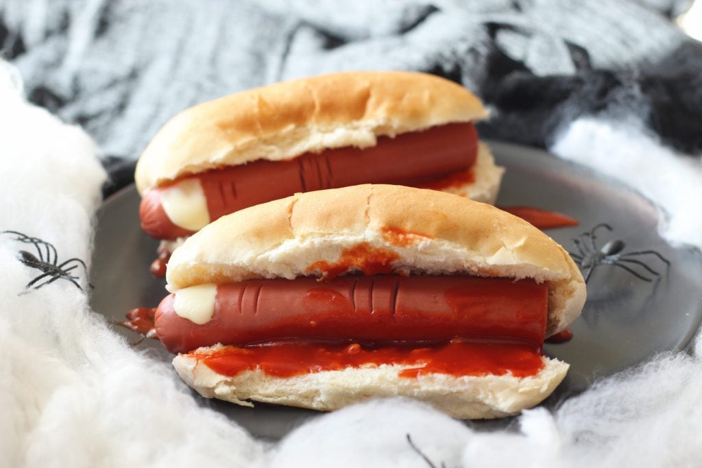 bloederige Halloween hotdogs
