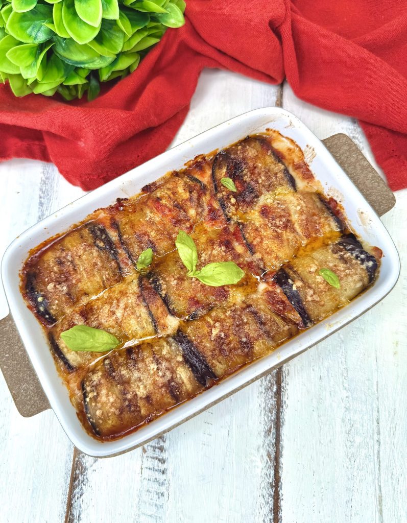 Auberginerolletjes met saus in heteluchtfriteuse