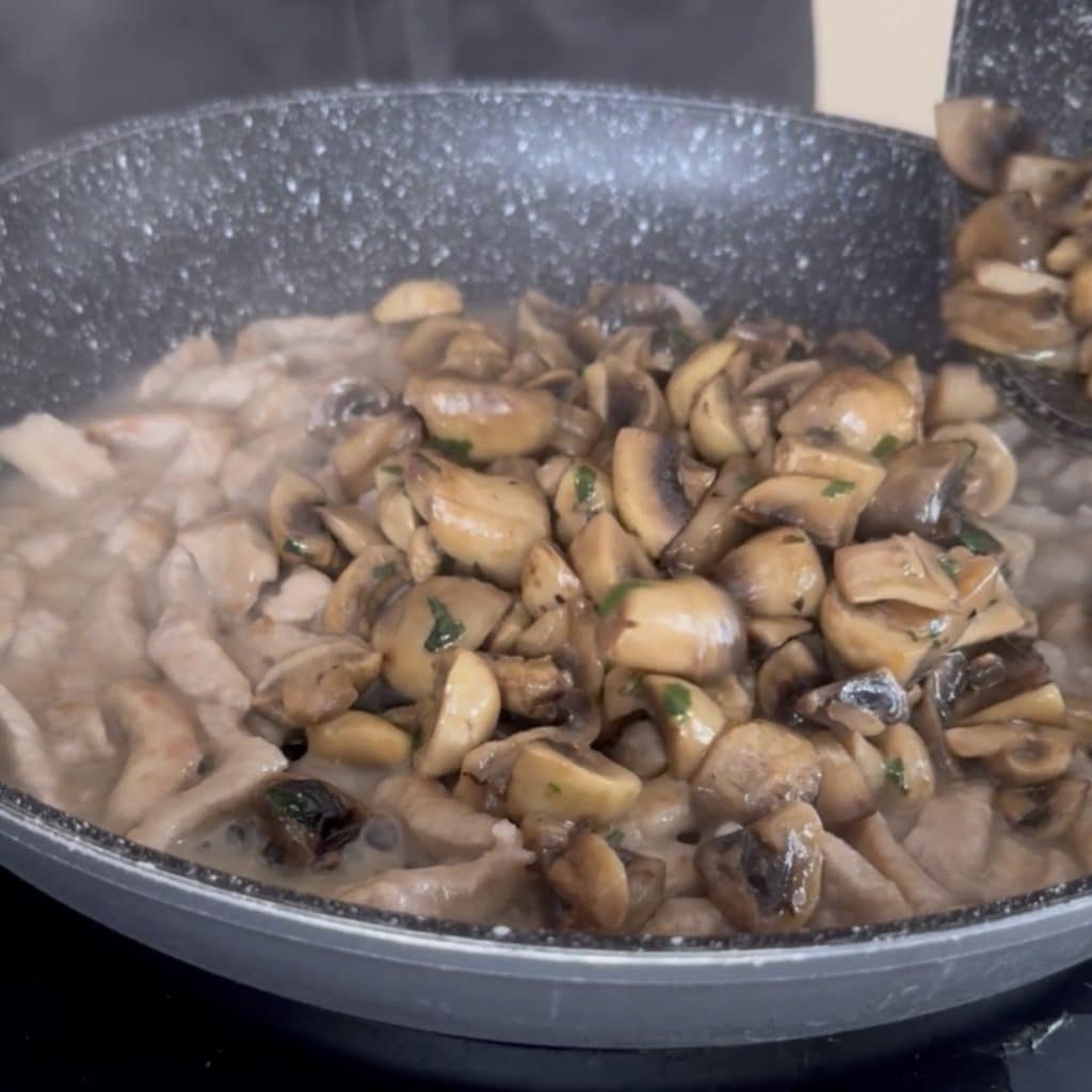 Kalfsvleesreepjes met champignons