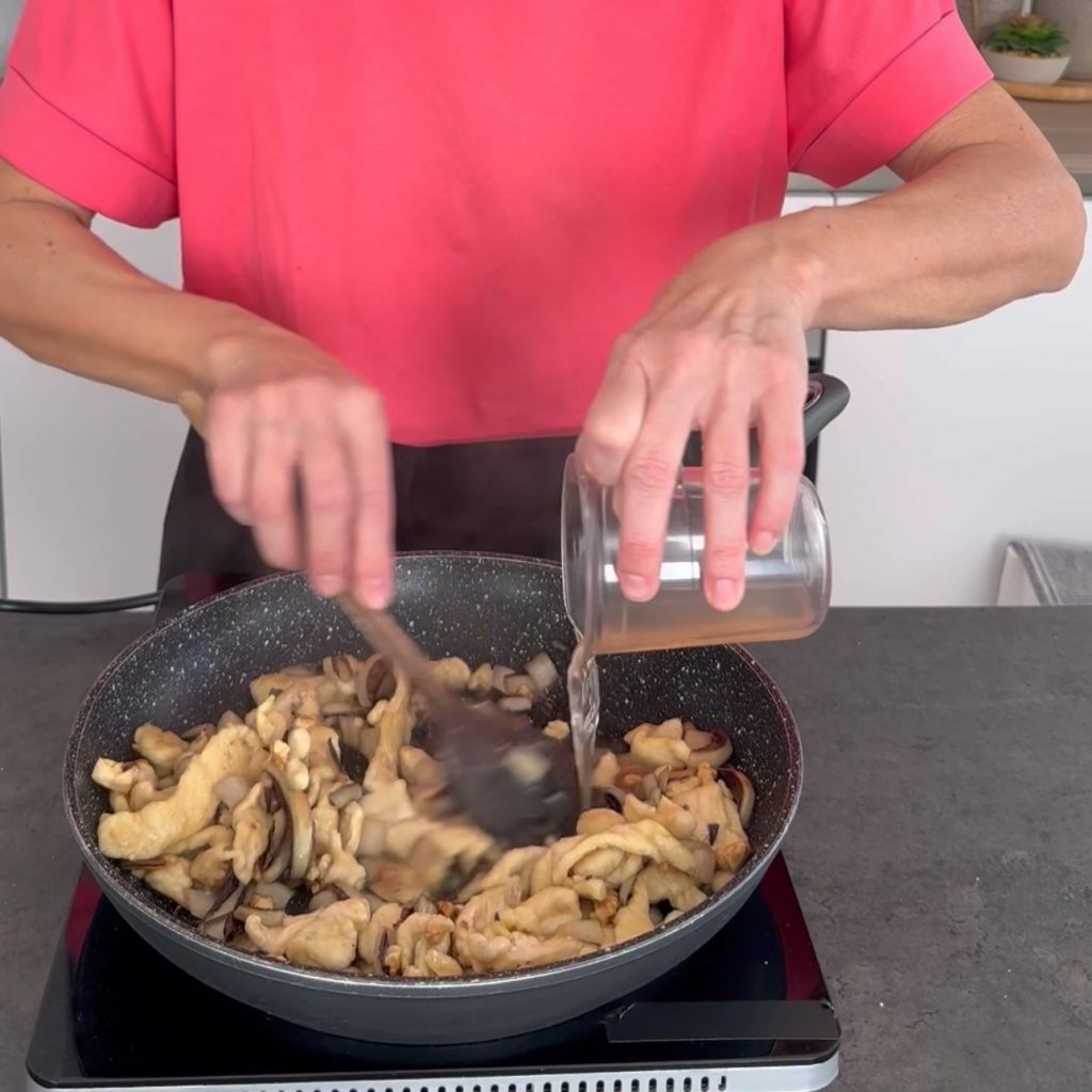 Kippenstukjes met radicchio en noten