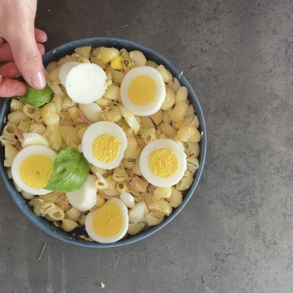 Koude pasta met tonijn en eieren