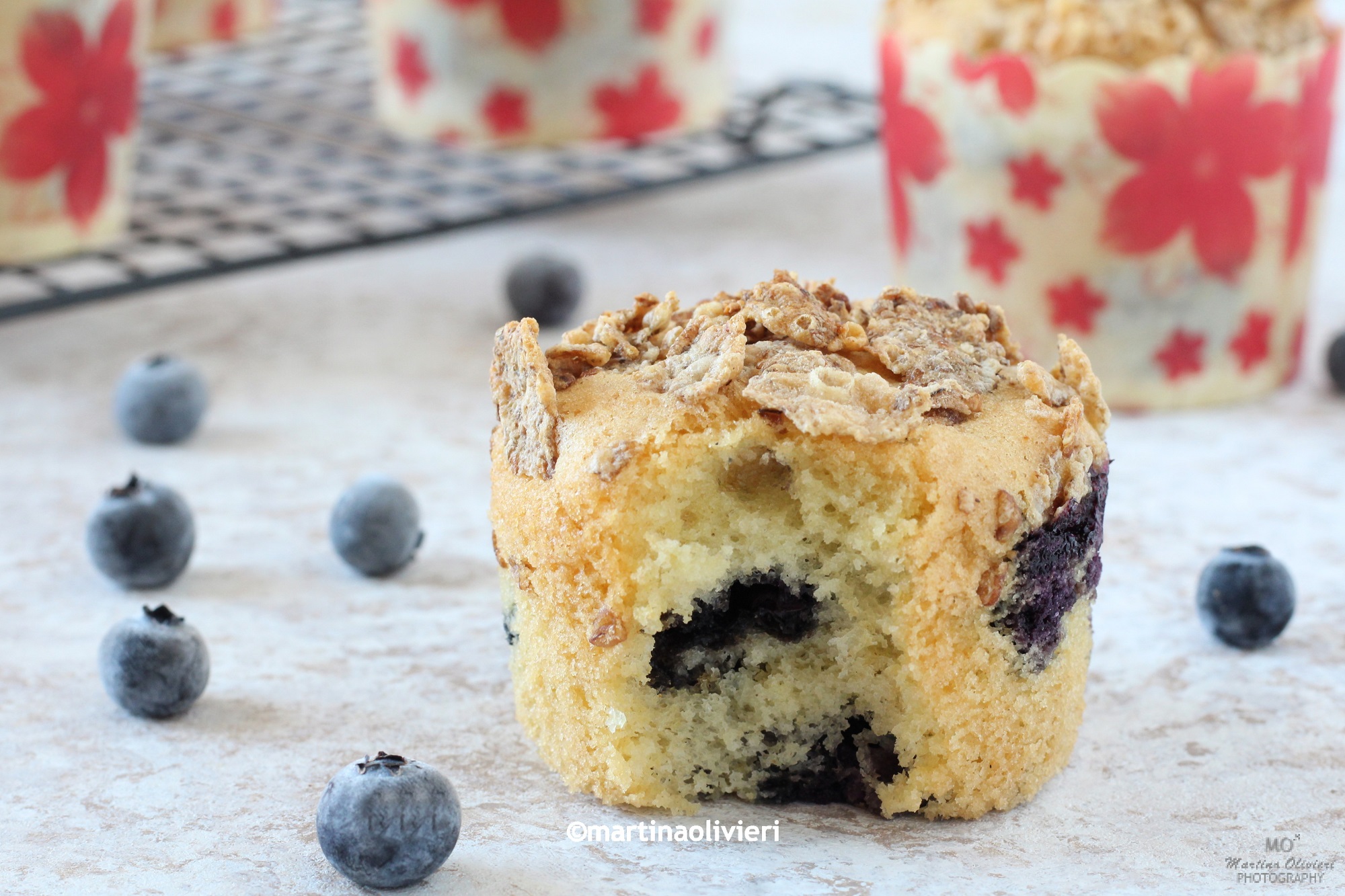 Muffin met bosbessen en cornflakes