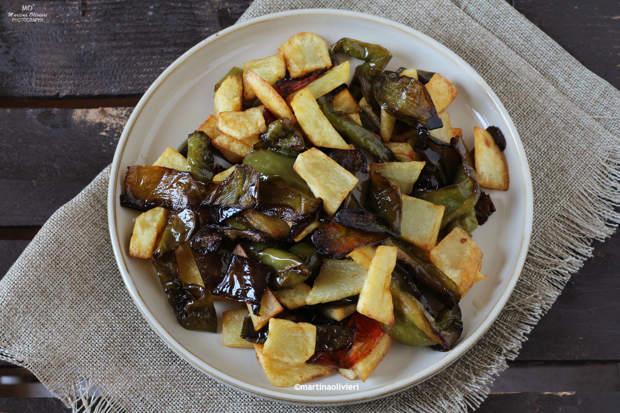 Paprika en aardappelen in de pan