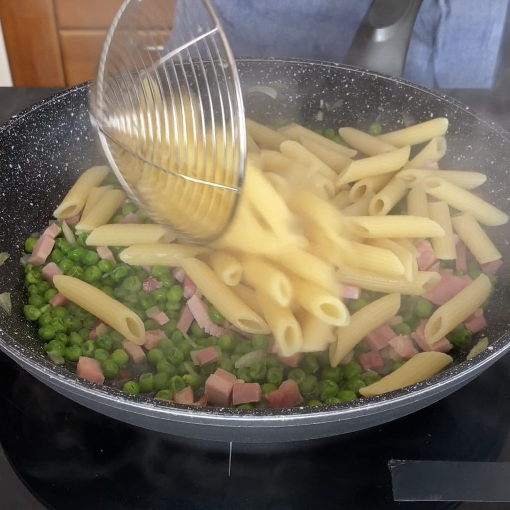 Pasta 3 P erwten ham en room