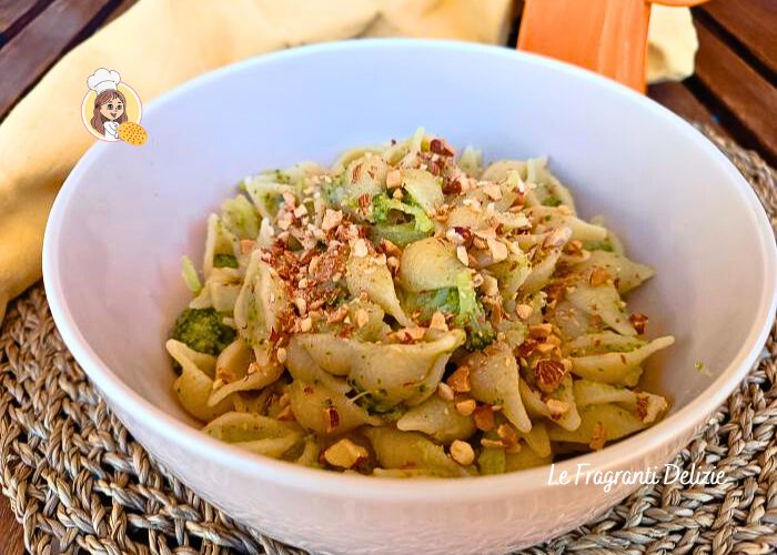 Pasta met broccoli- en amandelcrème