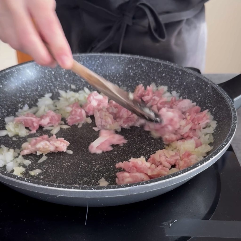 Pasta met aardappelcreme en worst