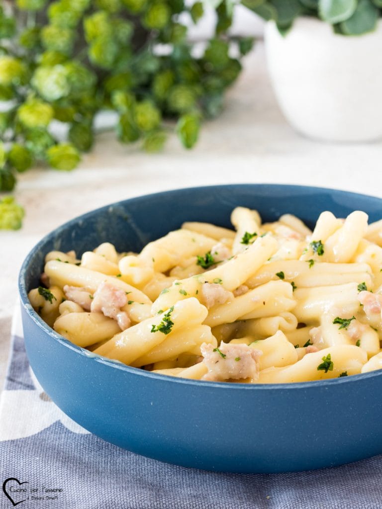 Pasta met aardappelcreme en worst