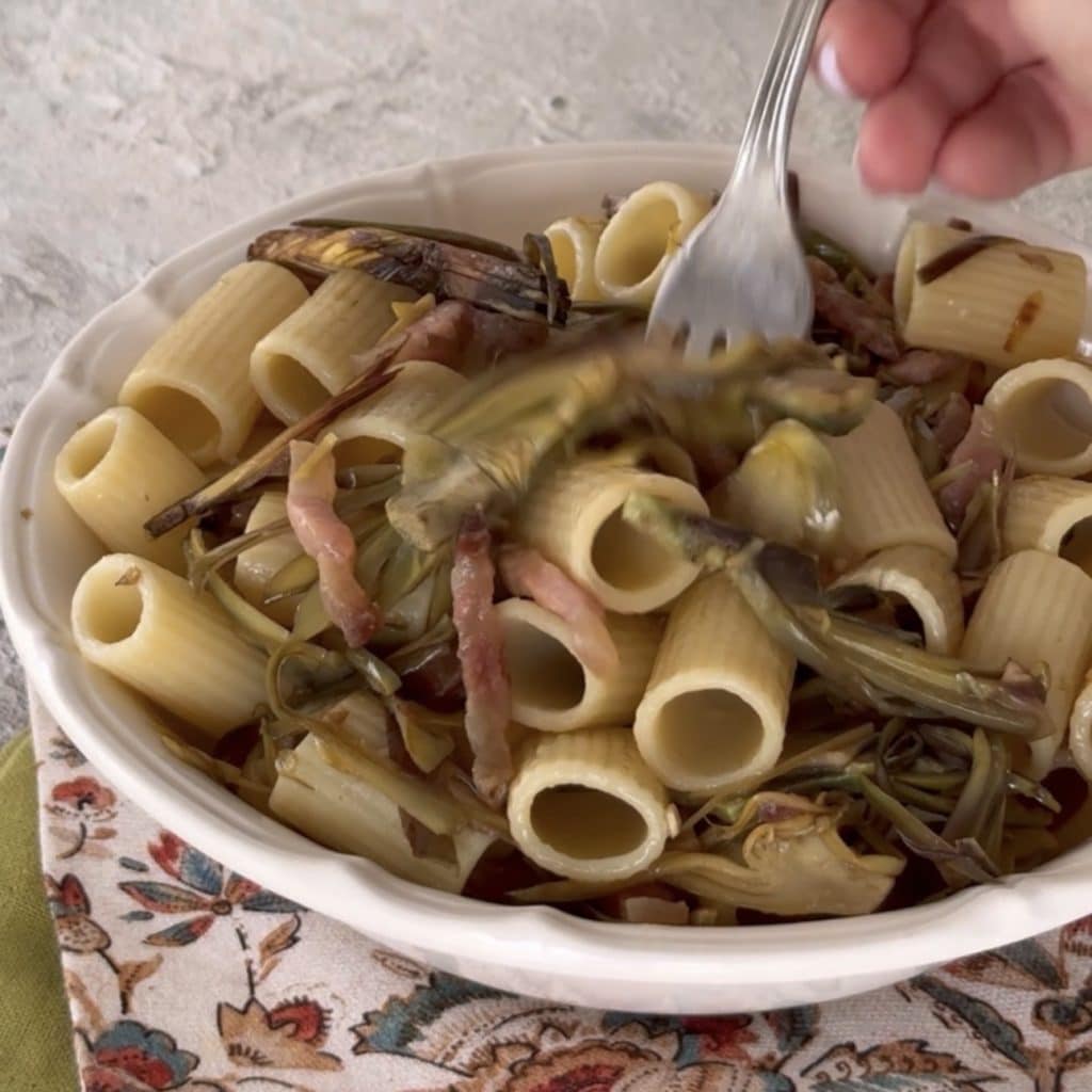Pasta met artisjokken en guanciale