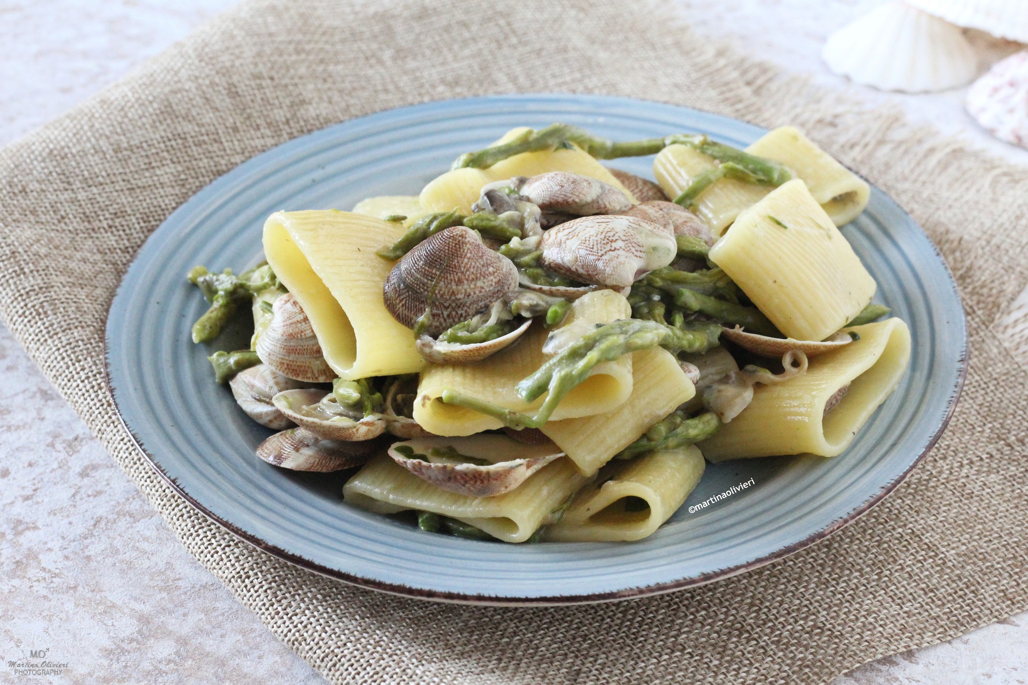 Pasta met asperges en venusschelpen