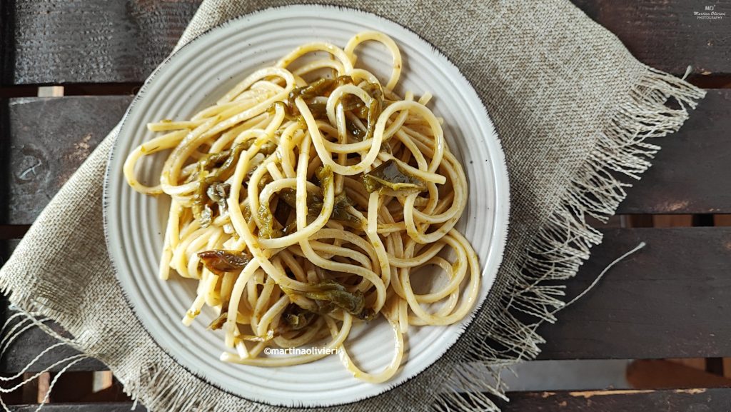 Pasta met knoflook, olie en friggitelli