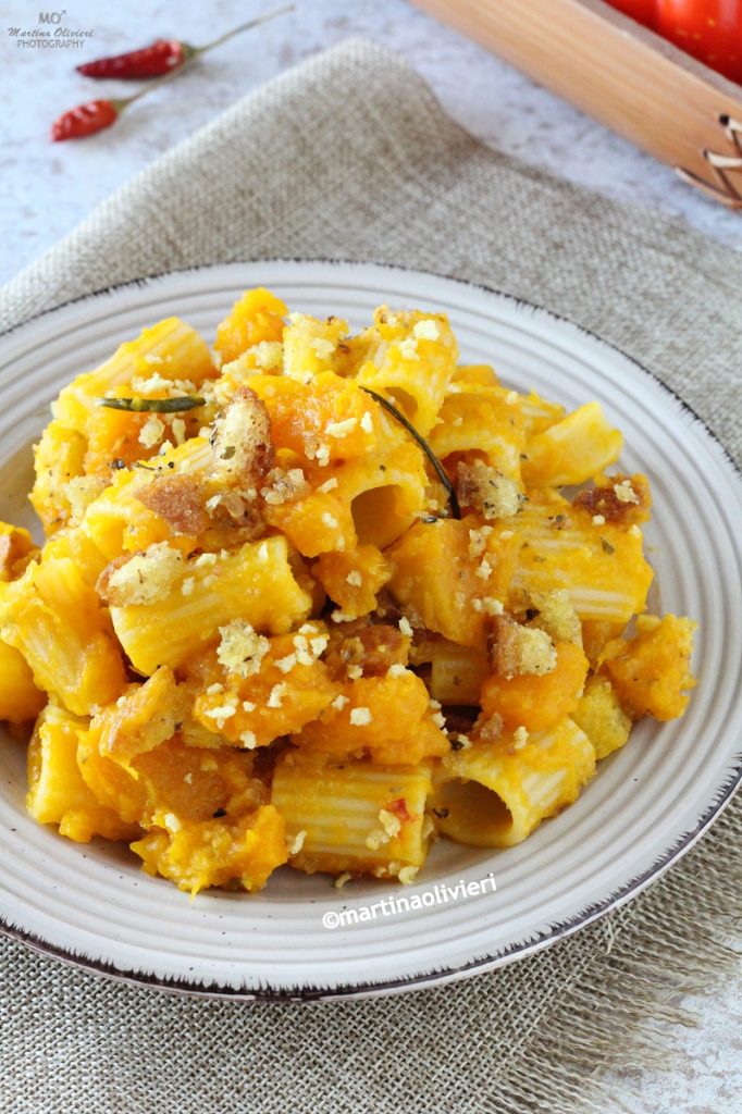 Pasta met pompoen en krokant brood