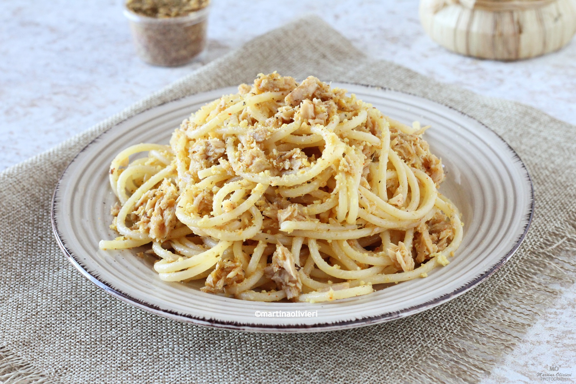 Pasta met tonijn en paneermeel