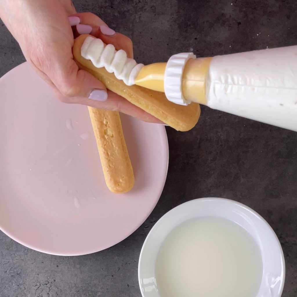 Savoiardi en aardbei dessertjes