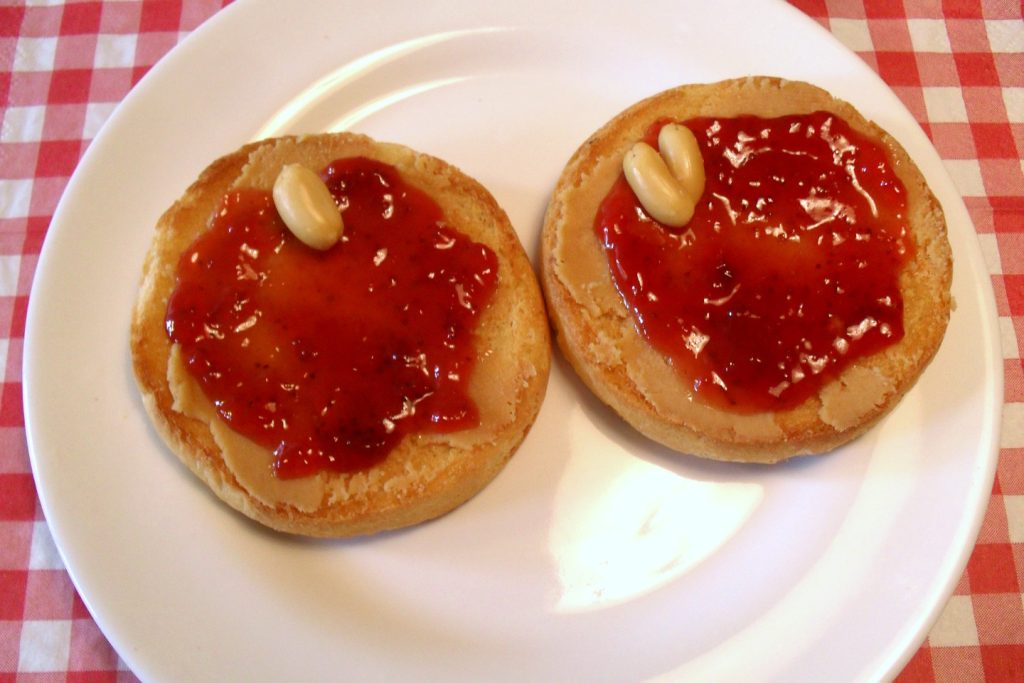 Sneetjes met pindakaas en jam, Eet zonder Buik