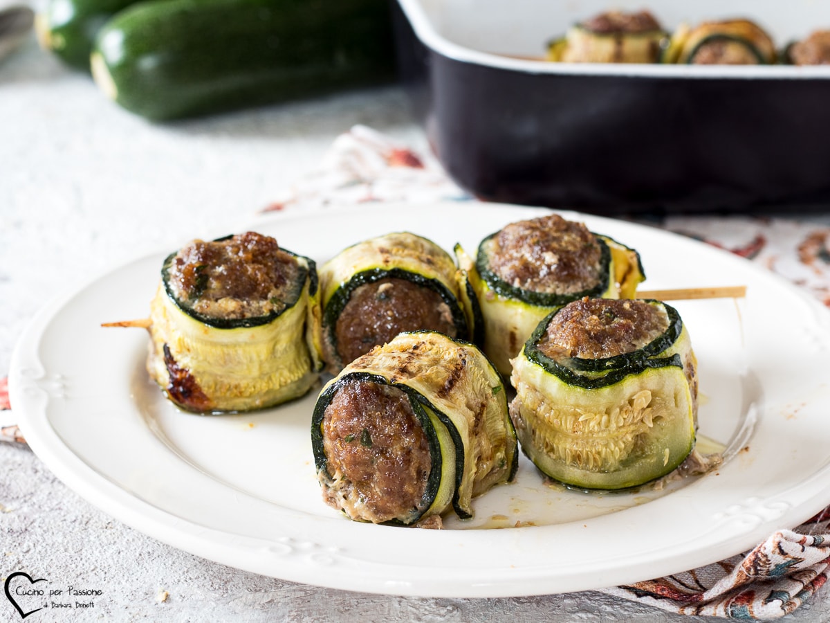 SPIESJES VAN VLEES EN COURGETTE