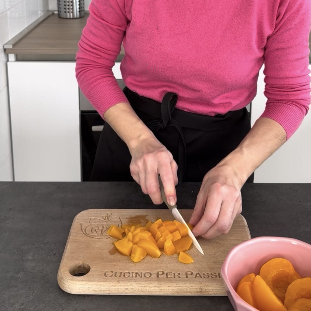 taart met gekonfijte perziken en yoghurt