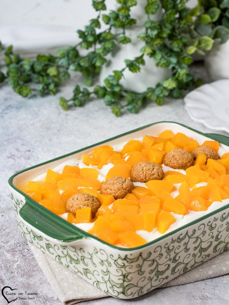 taart met gekonfijte perziken en yoghurt