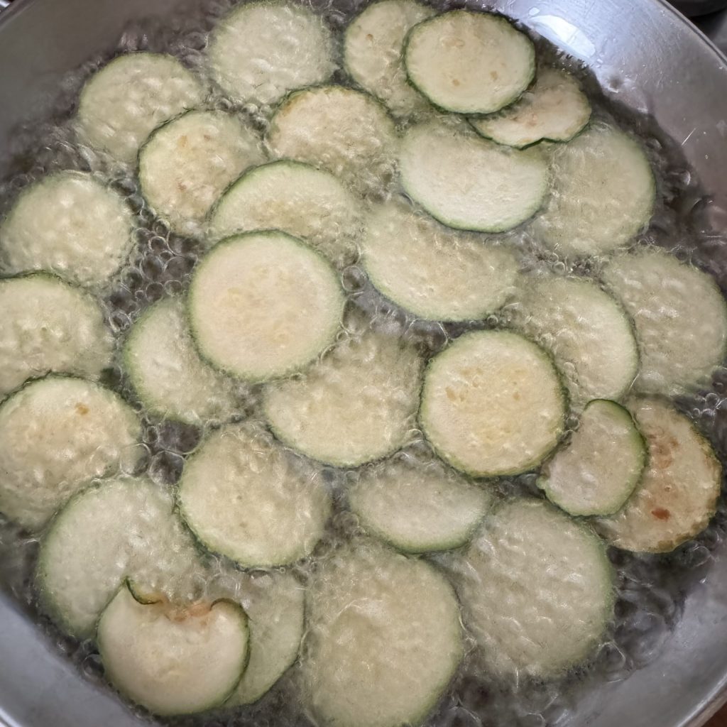 Tagliatelle met courgettes en kersen